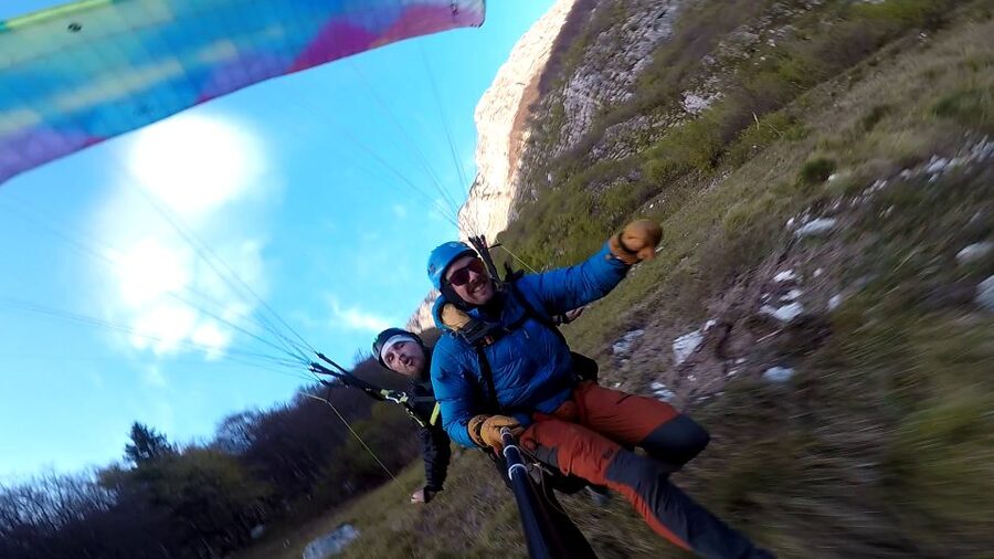 Bovec: Tandem paragliding in Julian Alps - Kuk launch and the wind choice, Adriatic behind the peaks