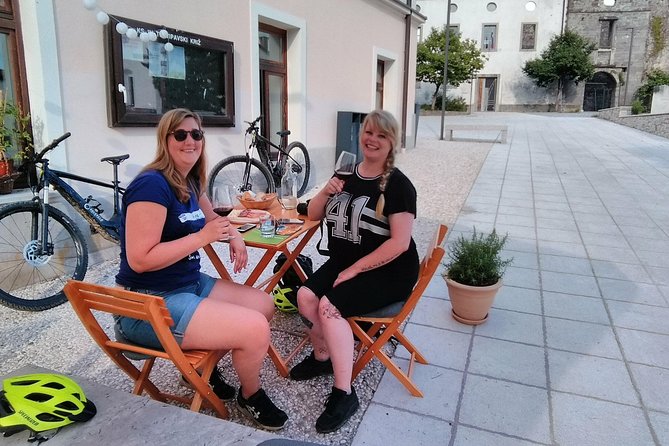 E-bike Vipava River Tour - Stop 3: Marjanca ice cream and the Vipava old town stroll
