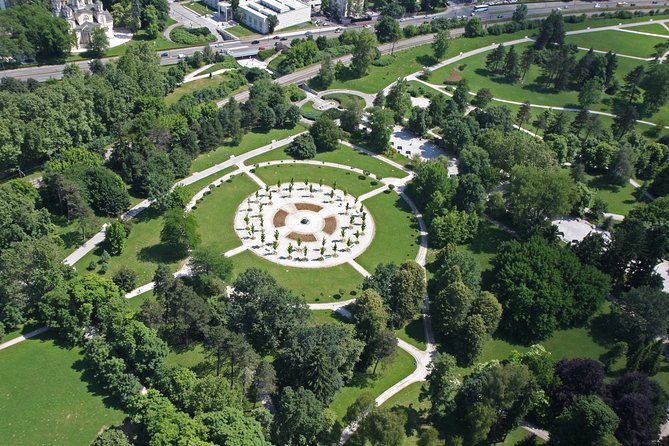 Exploring Ljubljana by Bicycle - Tivoli Park picnic time, and why it is a smart break