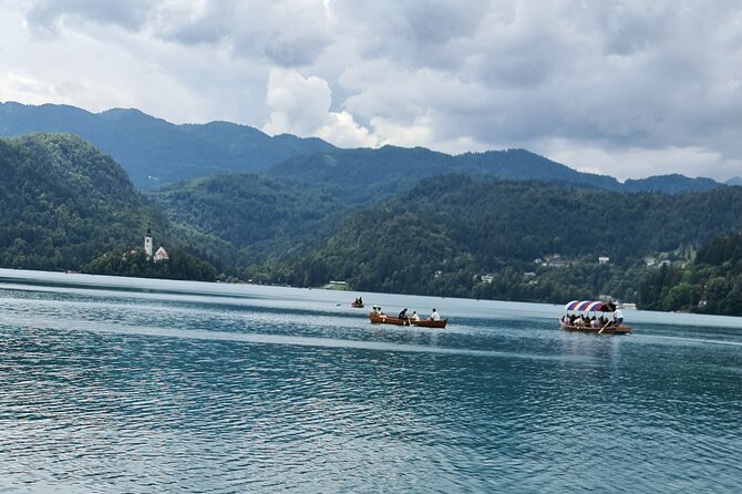 From Ljubljana to lake Bled - Slovenia Tourist Taxi - Hotel pickup from your address, plus a mobile ticket you can actually use