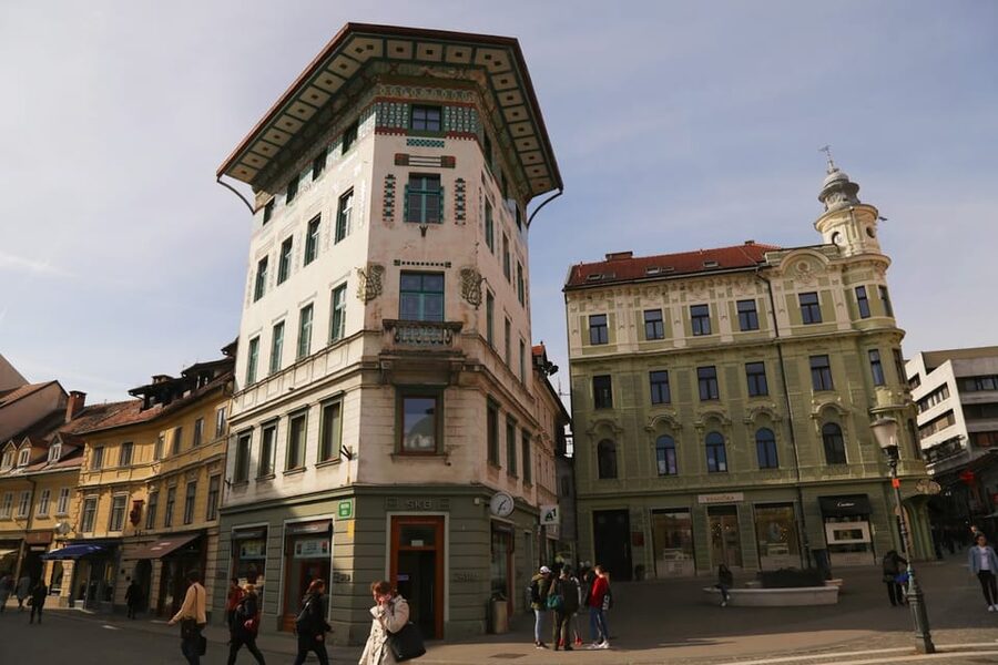 From Zagreb: Ljubljana and Lake Bled Small Group Guided Tour - The kremšnita stop: the dessert you should plan for