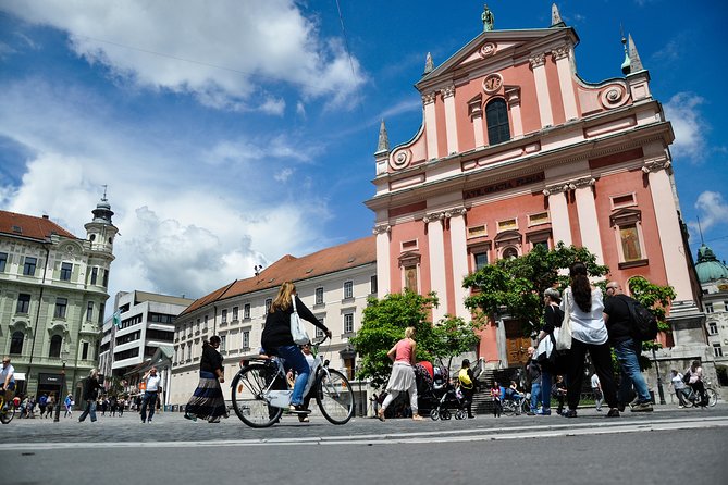Historic Ljubljana Tour with Ljubljana Castle included - A 3-hour private loop, from Krekov trg up to Ljubljana Castle