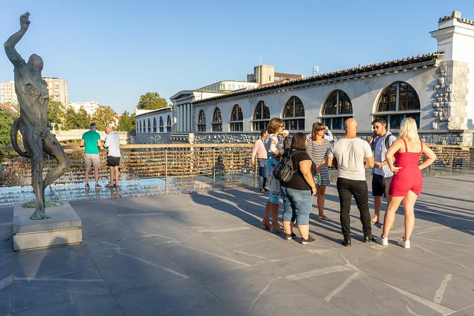 Historic Ljubljana Tour with Ljubljana Castle included - Vodnjak treh kranjskih rek: a quick baroque pause in your route