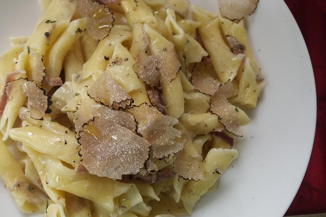 Istria - Truffles: Hunting & Cooking & Tasting, Slovenia - The restaurant trick: learning to spot fresh truffles versus imitations