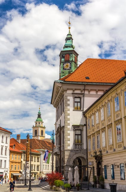 Ljubljana: 2h walking tour with local guide - Hitting the Ground Running at Prešern Square