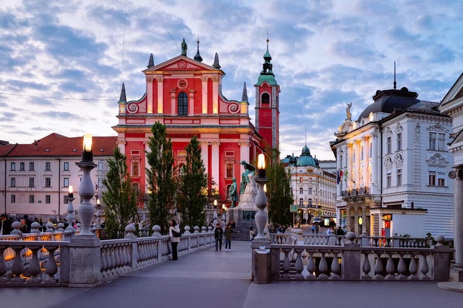 Ljubljana: 2h walking tour with local guide - Congress Square and University Life, Without the Stuffiness
