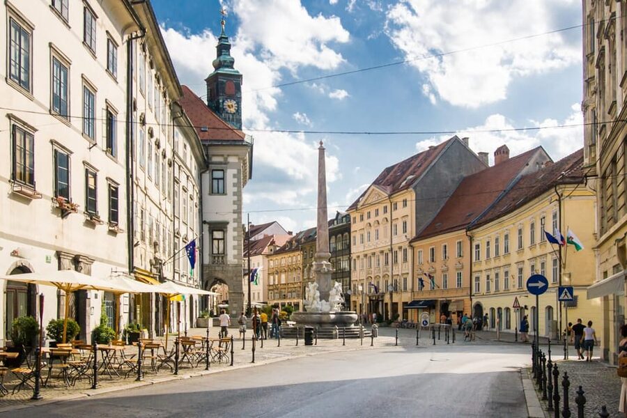 Ljubljana: 2h walking tour with local guide - Cobblers and Old Town Streets From Shoemaker’s Bridge to Old Square