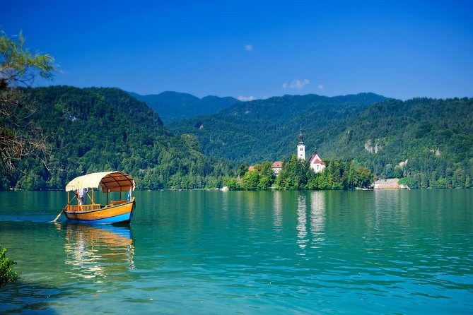 Ljubljana: Lake Bled Experience small group half-day tour - Pletna boat crossing to Bled Island: the local way to arrive
