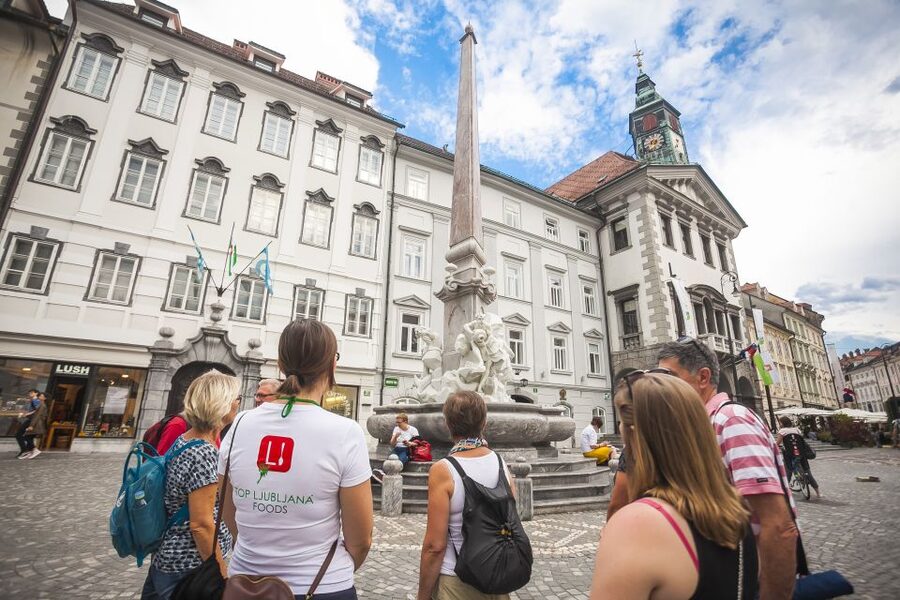 Ljubljana: Slovenian Cuisine Walking Tour with Tastings - What You Actually Taste: Regional Dishes, Oil, and Five Wines