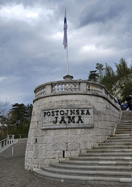 Ljubljana to Postojna Cave,Predjama Castle and Postojna park - Languages, guide style, and how to choose the right day