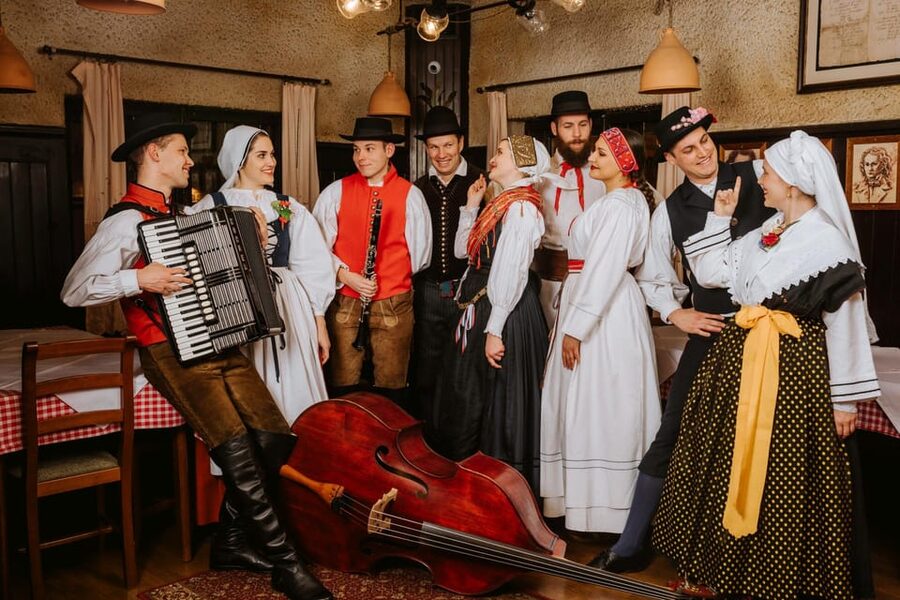 Ljubljana: Traditional Slovenian Dinner and Show - A lively 2-hour evening of dinner and folk dance in central Ljubljana