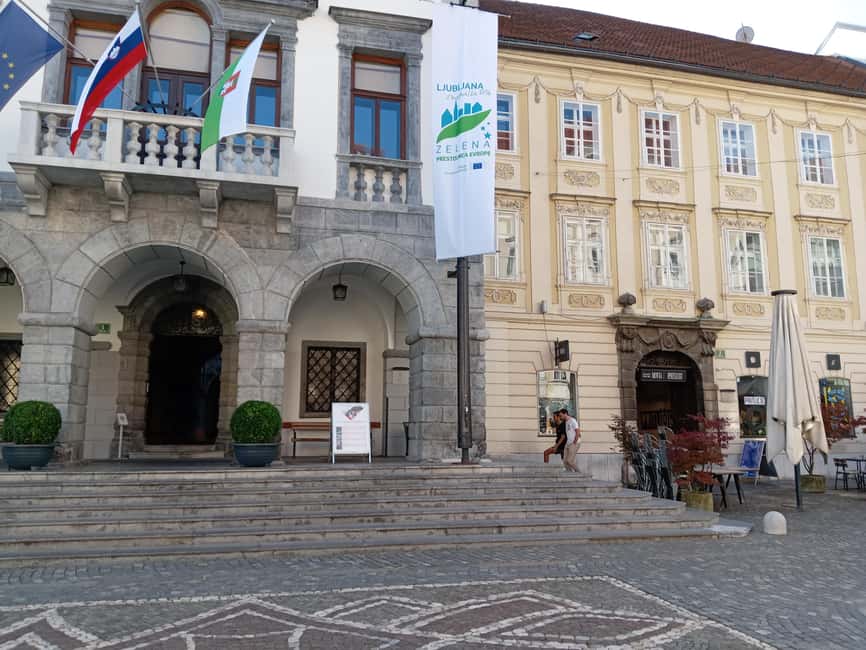Ljubljana: Wonderful tour fun experience time history - Trg francoske revolucije: a longer pause for photos and atmosphere