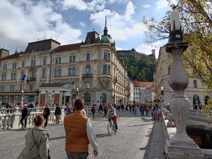 Ljubljana: Wonderful tour fun experience time history - Finishing in front of St. Nicholas Cathedral