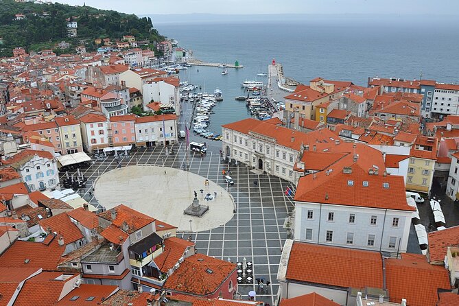 Piran Old Town Walking Tour - Benecanka Casa Veneziana: oldest house in Piran, quick but memorable