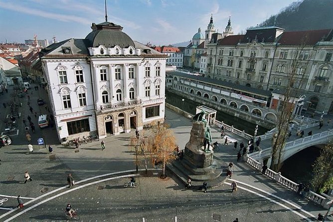 Private city tour of Ljubljana. 4 hours with a friendly and fun local guide. - Robba’s Fountain, City Hall, and the everyday politics of squares