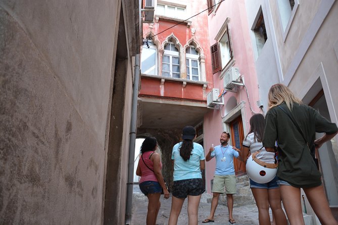 Private Piran Walking Tour (tasting of local wine & products included) - How the private format changes your Piran experience