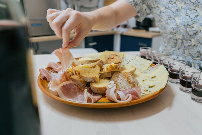 sLOVEnian Strukelj Traditional Cooking Class - Making Štrukelj Yourself: More Than Just One Dessert