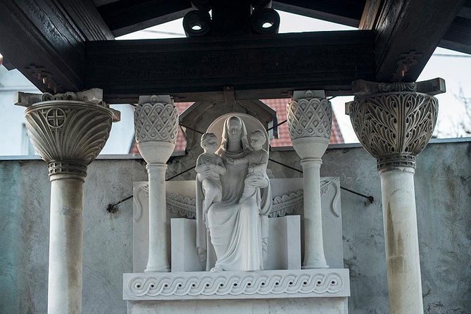 The Deadly Walk - Ljubljana Cemetery Tour - The tour’s pace: why a private group changes everything