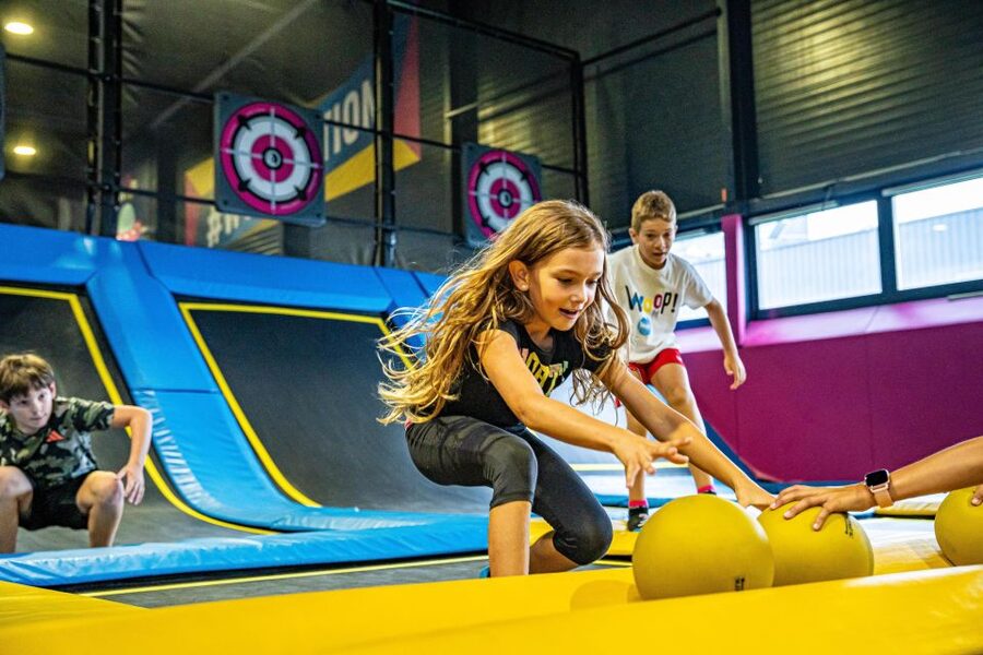 Woop! Fun park with 21 attractions - Entering Woop Fun Park: The Big Indoor Hall and Fast Setup